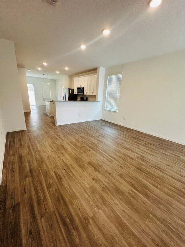 Building Photo - 309 Maple Bark Trl