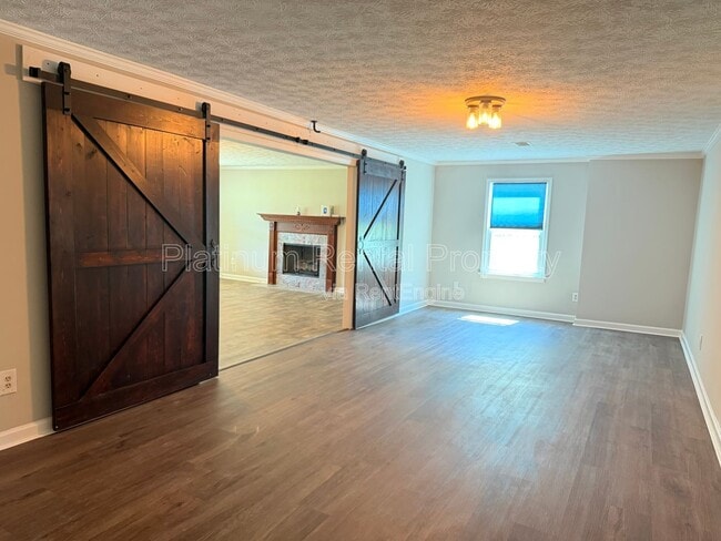 Building Photo - 467 Lees Trace SW