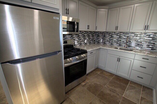 Building Photo - Completely Remodeled Duplex