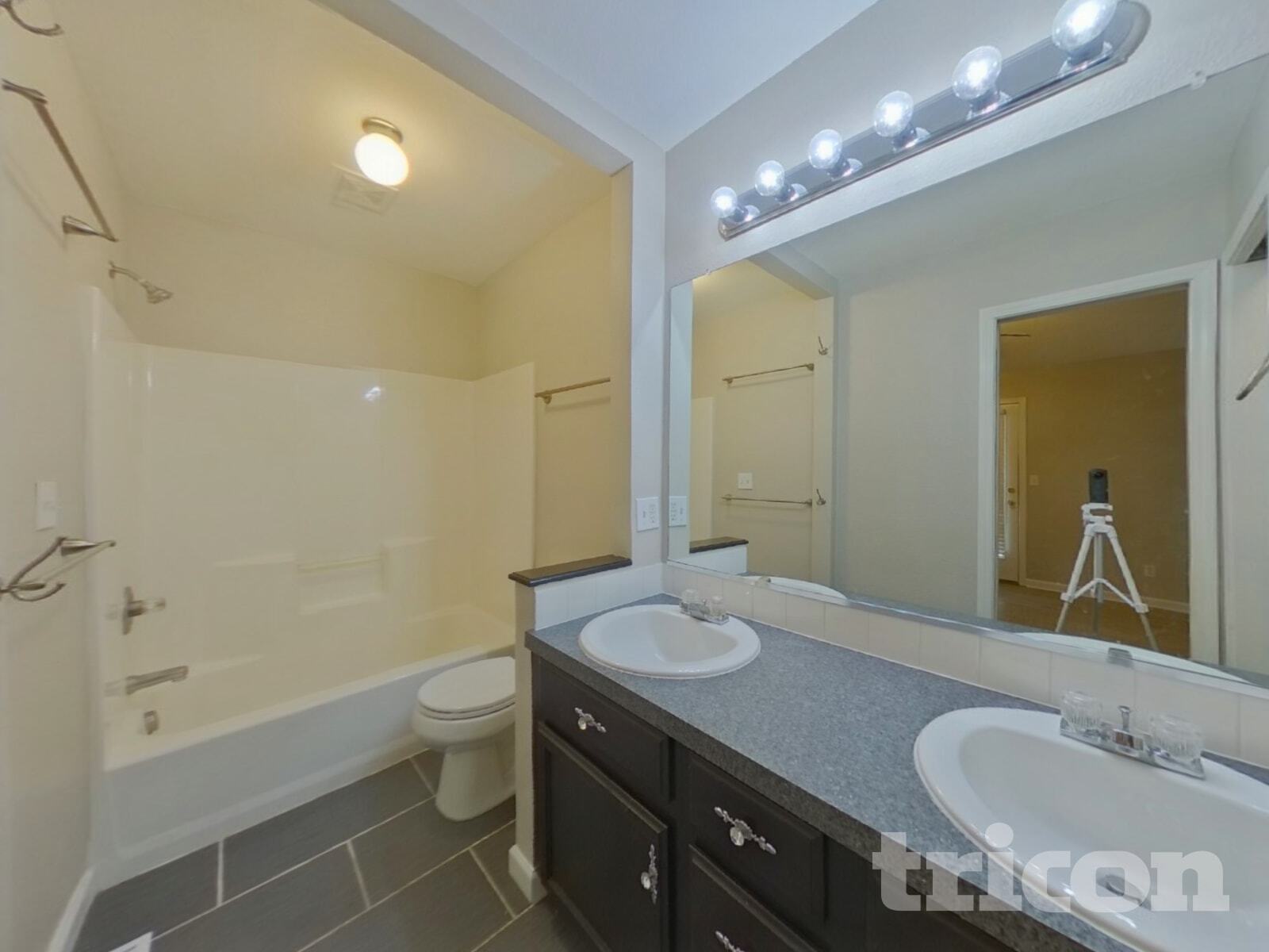 Building Photo - 4200 Laurel Dr