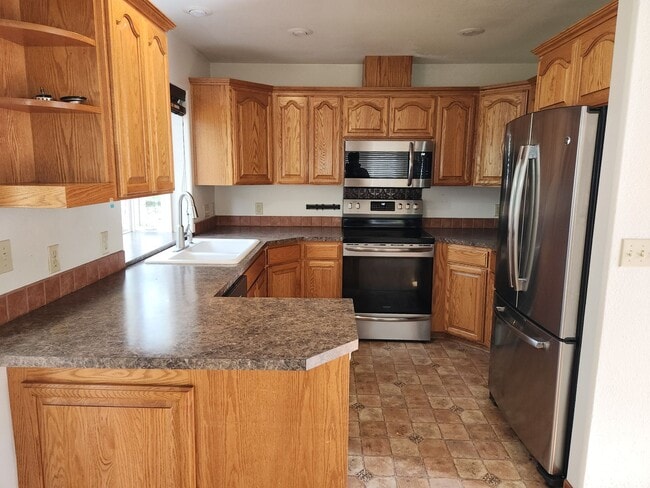 Building Photo - 3-bedroom 3 bath House