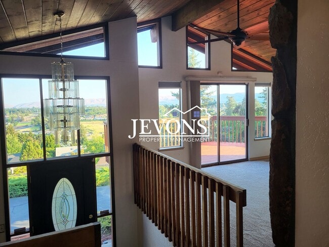 Building Photo - Lovely 3-bedroom home with fully equipped ...