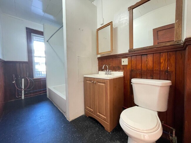 Building Photo - 457 Beech St