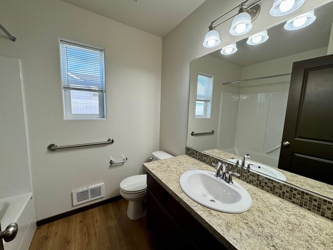 Building Photo - 2-Bed Home with Bonus Room & Large 2-Car Garage in Coeur d’Alene