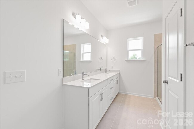 Building Photo - 204 Silver Fleet Dr