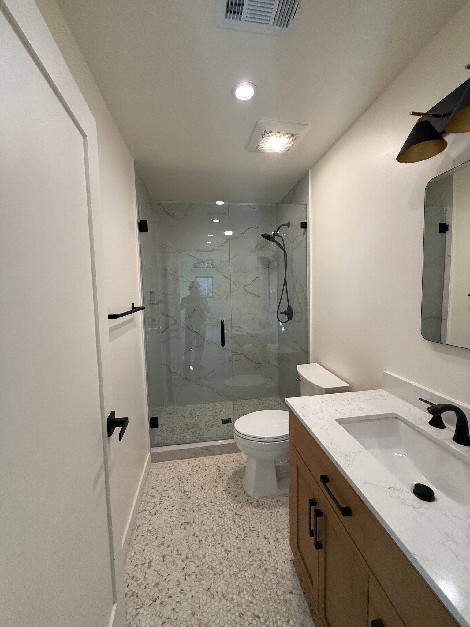 Building Photo - 2115 Hyperion Ave