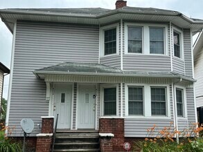 Building Photo - Two bedroom upper duplex