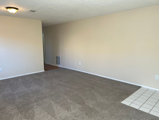 Building Photo - Move-In Special! $100 Off Per Month | 5 be...