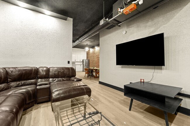 Building Photo - 136 Court St