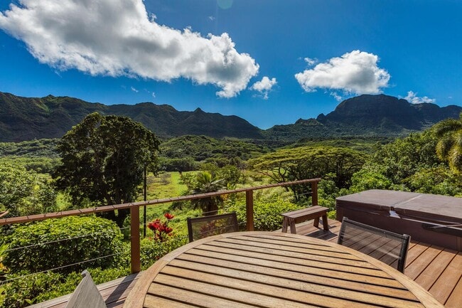 Building Photo - Charming 2 Bedroom Rental with Stunning Mountain Views – Available only April 1 to October 31, 2026