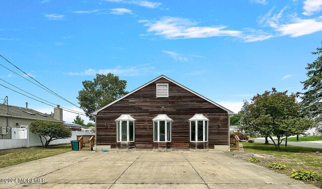 Building Photo - 1419 Joseph St