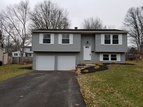 Building Photo - 3 Bedroom House