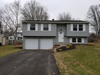 Building Photo - 3 Bedroom House