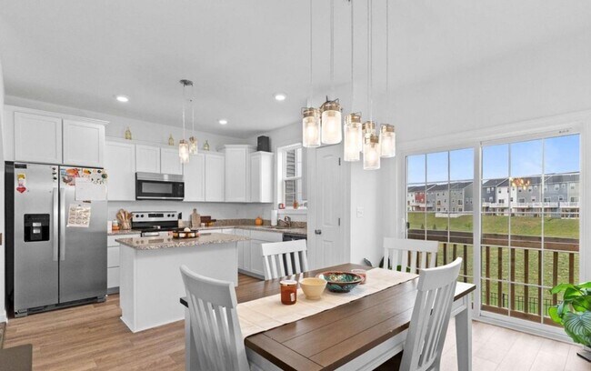 Building Photo - Dallastown Schools! Beautiful 3 Bedroom, 2.5 Bath Townhome.