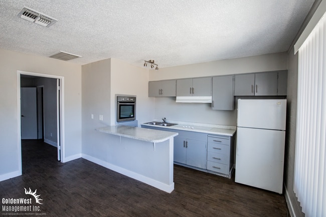 Building Photo - Charming 1Bdm 1Ba Apartment in Central Las Vegas - MI Special
