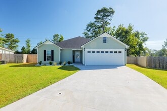 Building Photo - Don't Miss Out On This One!