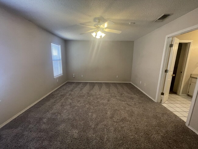 Building Photo - 1011 Kewanee Ave