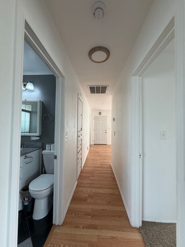 Building Photo - NEW LISTING!! 3 Bedroom 1.5 Bathroom House with Huge Yard, Central Heat & Air!