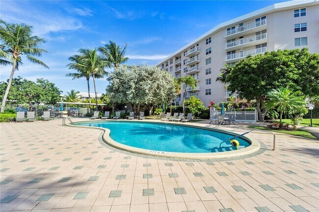 Building Photo - 2851 S Ocean Blvd