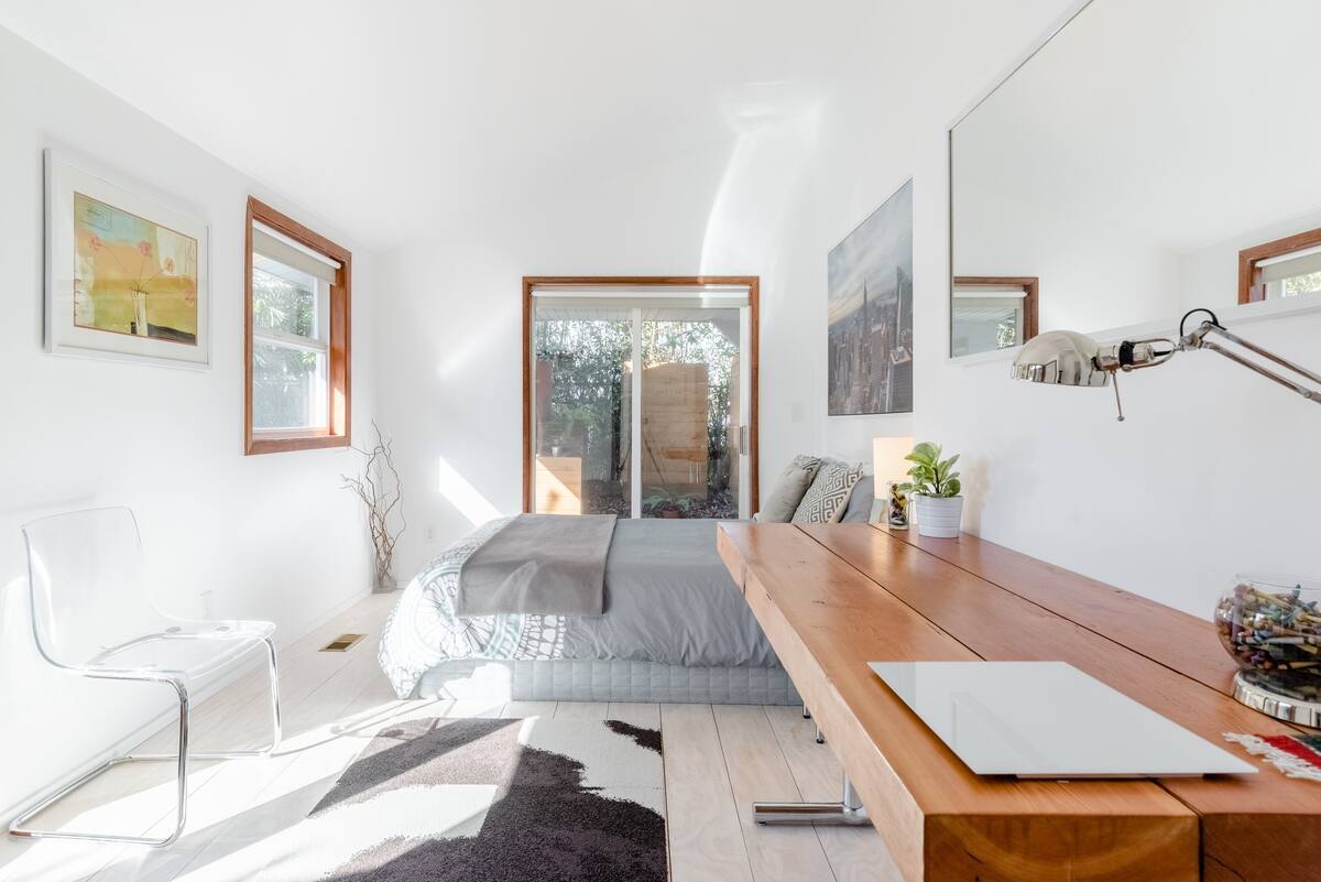 Building Photo - 4633 N Gantenbein Ave