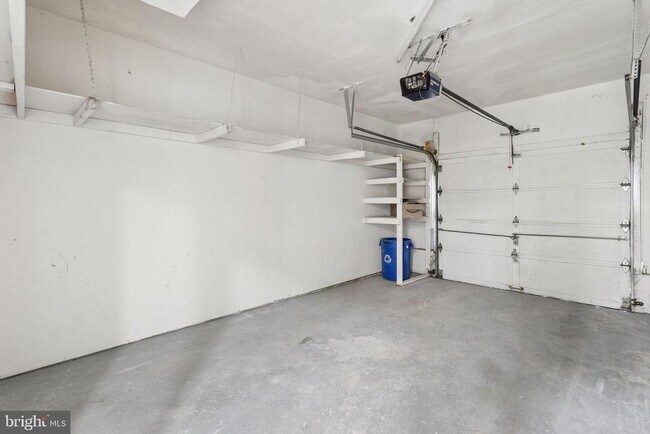 Building Photo - 911 Chanticleer
