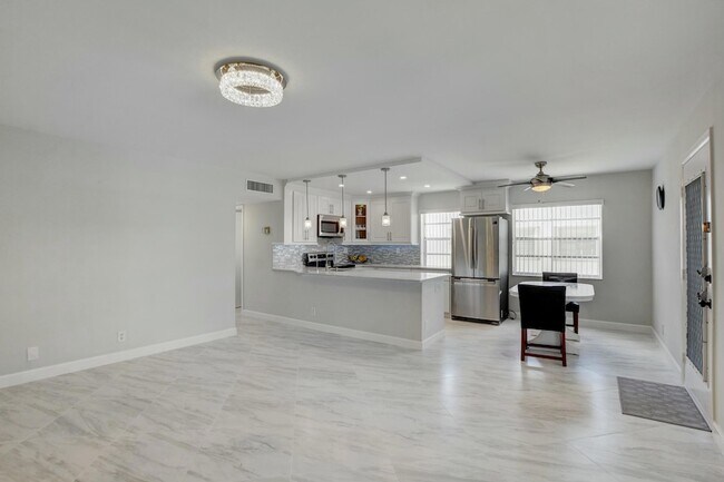 Building Photo - 998 Normandy Trail