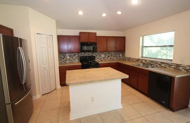 Building Photo - 153 Tuscany Bend St