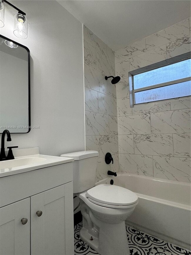 Building Photo - 212 NE 41st St