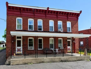 Building Photo - 5 Alden St