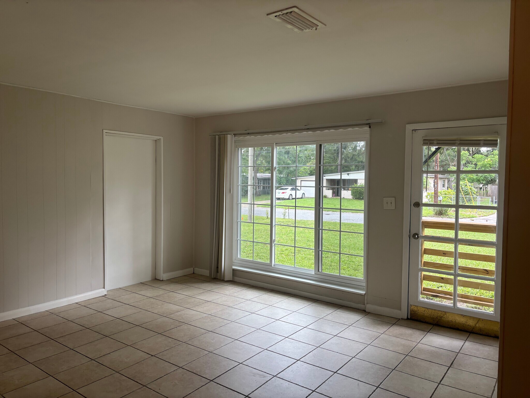 Building Photo - 1728 Le Bois Dr