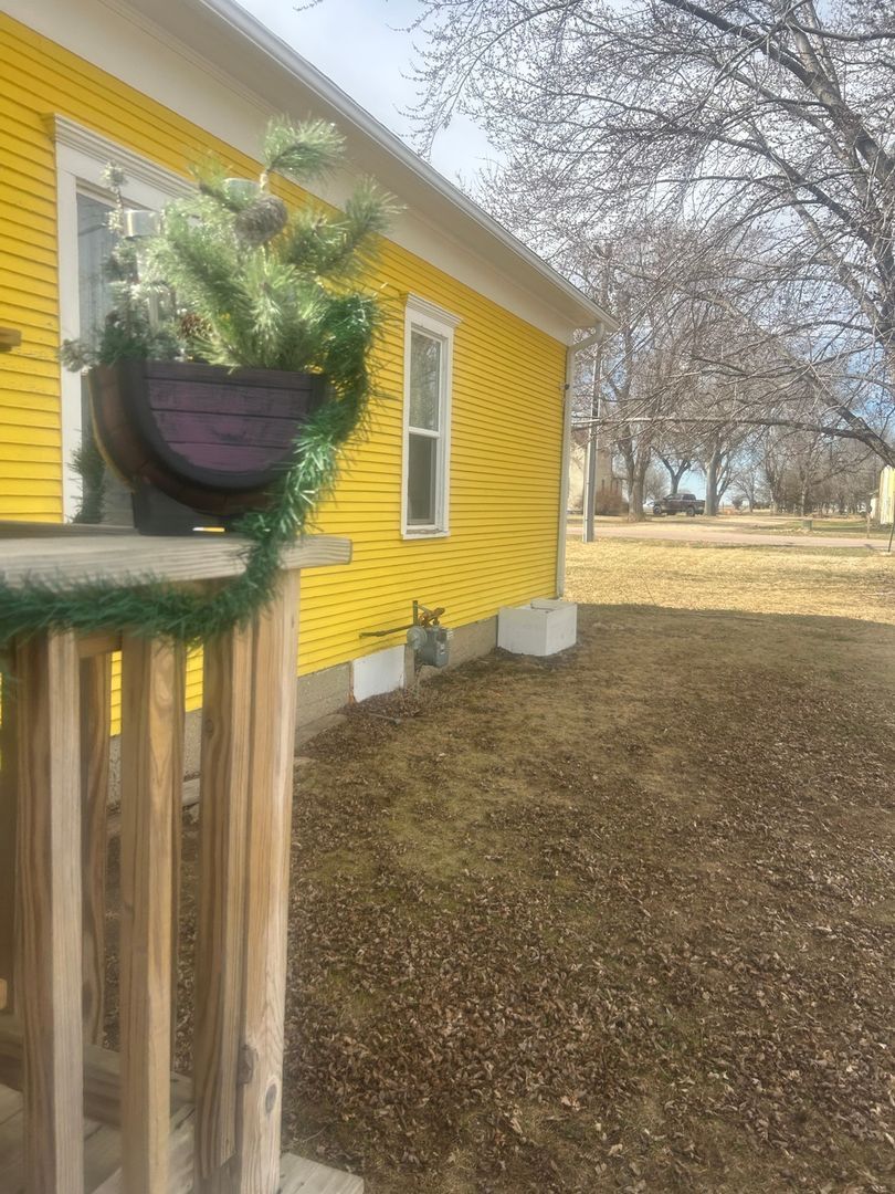 Building Photo - 411 Stafford St