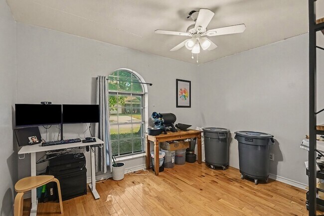 Building Photo - 5304 Westhaven Dr