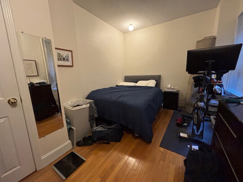 Building Photo - 19 Irving St