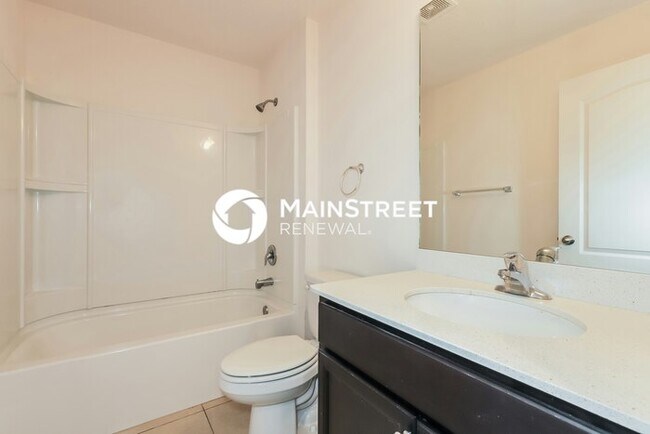 Building Photo - 4 Bedroom Pet-Friendly Home in Lakeland, FL with Main Street Renewal
