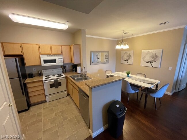 Building Photo - 2900 Sunridge Heights Pkwy