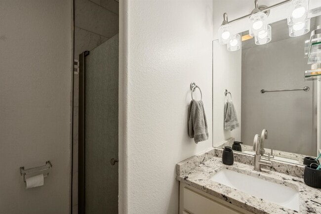 Building Photo - 308 Boulder Ridge Dr