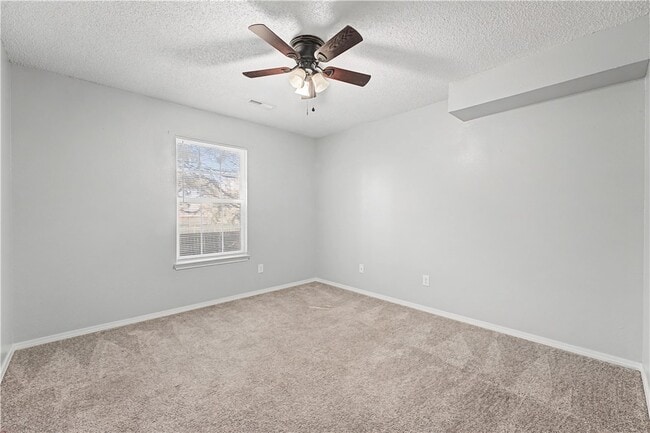 Building Photo - 3403 SW Victoria Pl