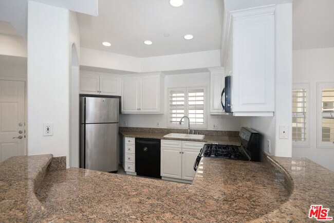 Building Photo - 4400 Cartwright Ave