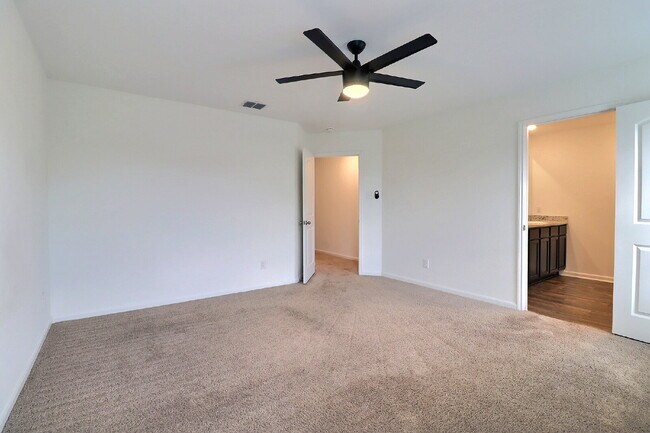 Building Photo - "Charming 4-Bedroom Oasis with 2 Full Baths in Von Ormy – Spacious 1794 sq ft Gem!"