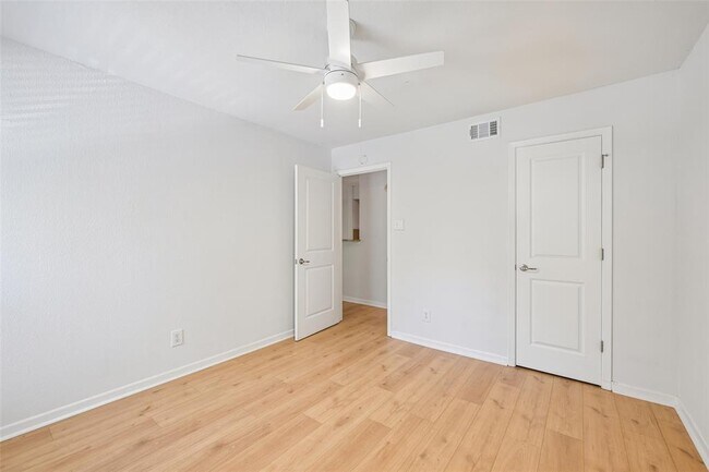 Building Photo - 3204 Menchaca Rd