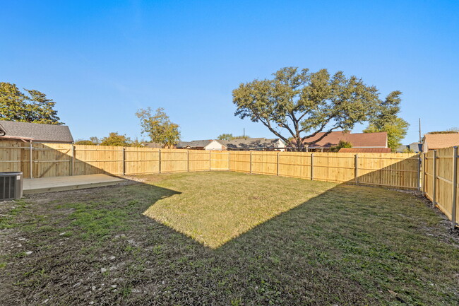 Building Photo - 2717 Poplar Trail