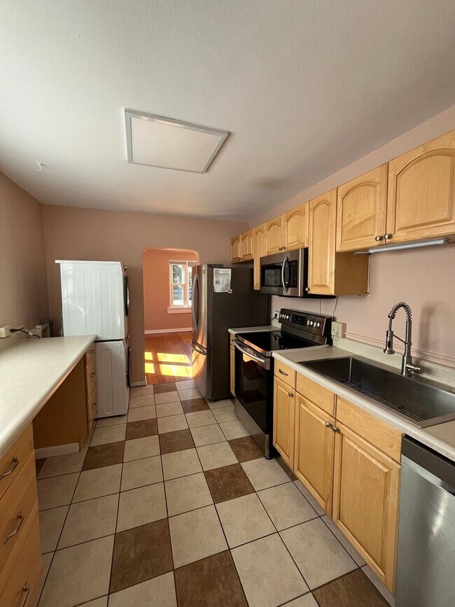 Building Photo - 934 8th St