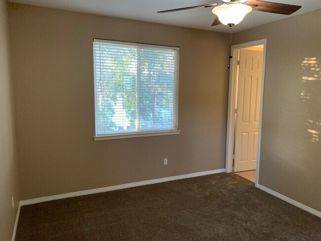Building Photo - Lovely home in desirable Moorpark neighbor...
