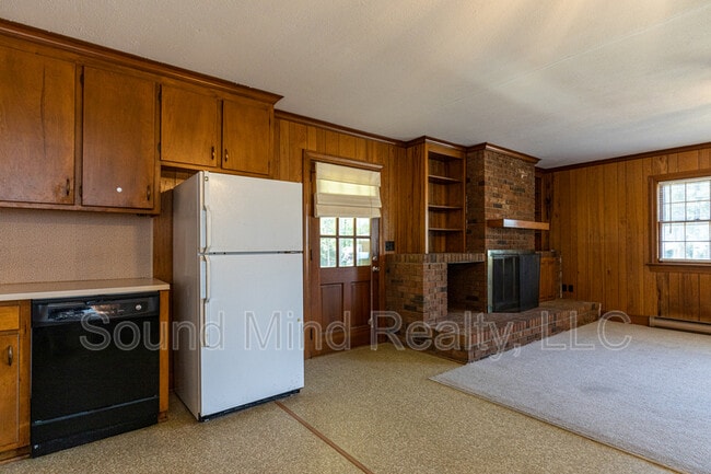 Building Photo - 207 S Alston St