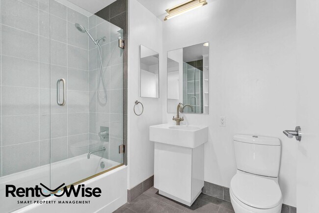 Building Photo - 501 Beale St