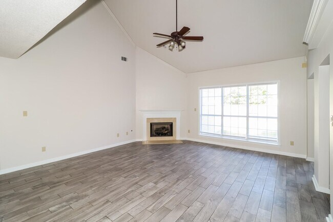 Building Photo - 4704 Ashcroft Dr
