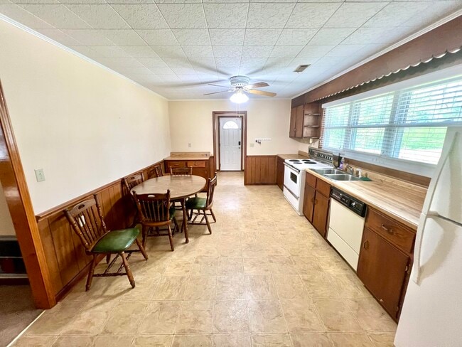 Building Photo - 881 Belvedere Clearwater Rd