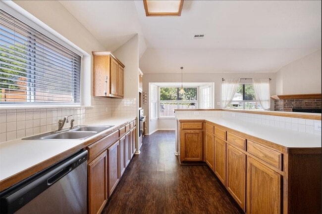 Building Photo - 500 Sophie Ct