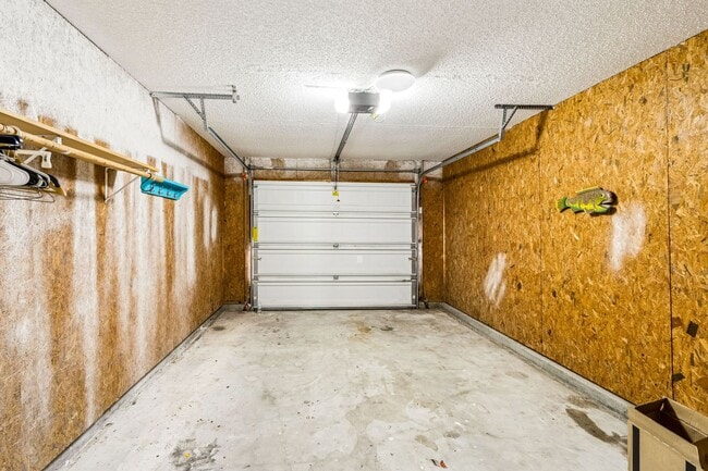 Building Photo - Adorable Beach Townhouse Close to Downtown