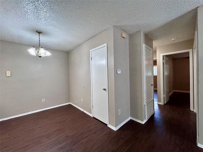 Building Photo - 1500 No Mor Cove